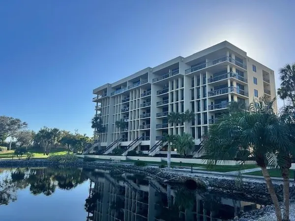 $2,700 | 1095 Gulf Of Mexico Drive, Unit 104, Longboat Key, FL 34228