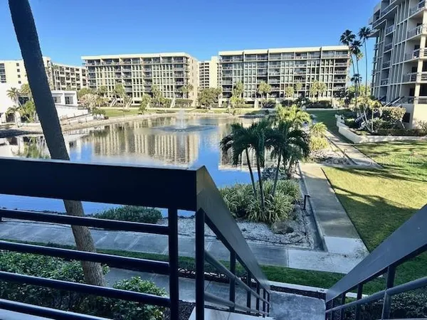 $2,700 | 1095 Gulf Of Mexico Drive, Unit 104, Longboat Key, FL 34228