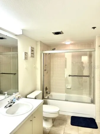 $2,700 | 1095 Gulf Of Mexico Drive, Unit 104, Longboat Key, FL 34228