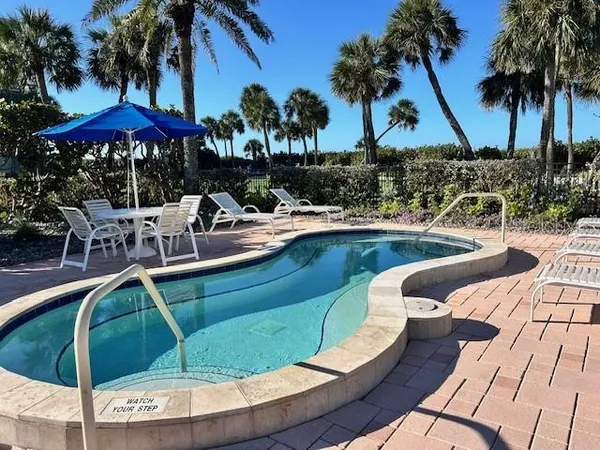 $2,700 | 1095 Gulf Of Mexico Drive, Unit 104, Longboat Key, FL 34228