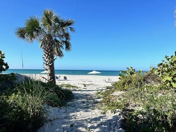 $2,700 | 1095 Gulf Of Mexico Drive, Unit 104, Longboat Key, FL 34228