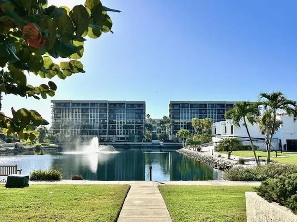 $2,700 | 1095 Gulf Of Mexico Drive, Unit 104, Longboat Key, FL 34228
