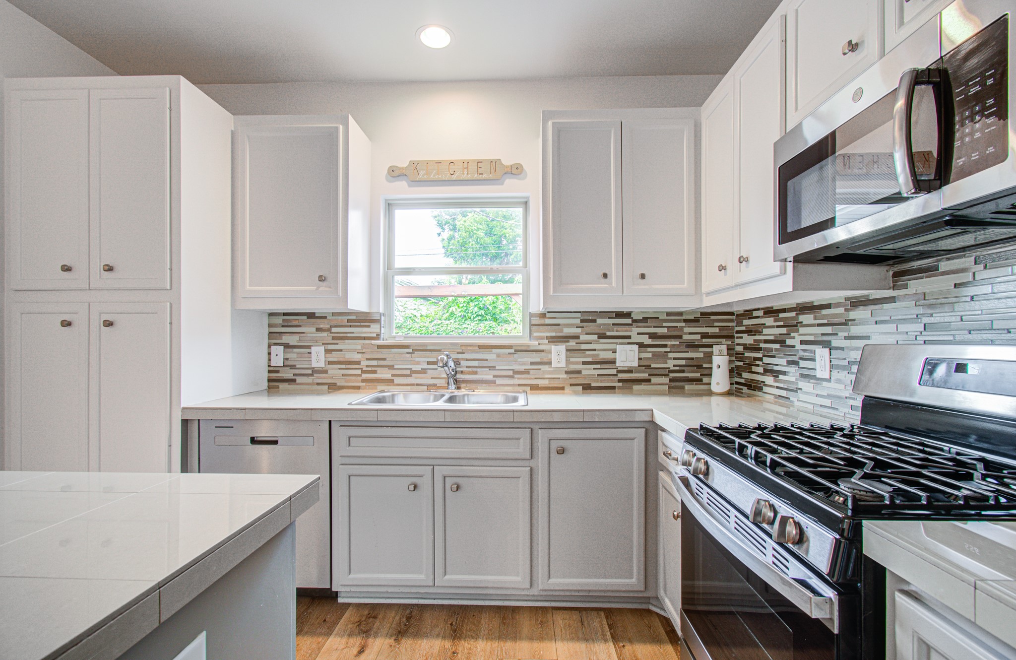 624 East 39th Street Houston, TX 77022 - Photo 16 of 37 a kitchen with white cabinets and appliances
