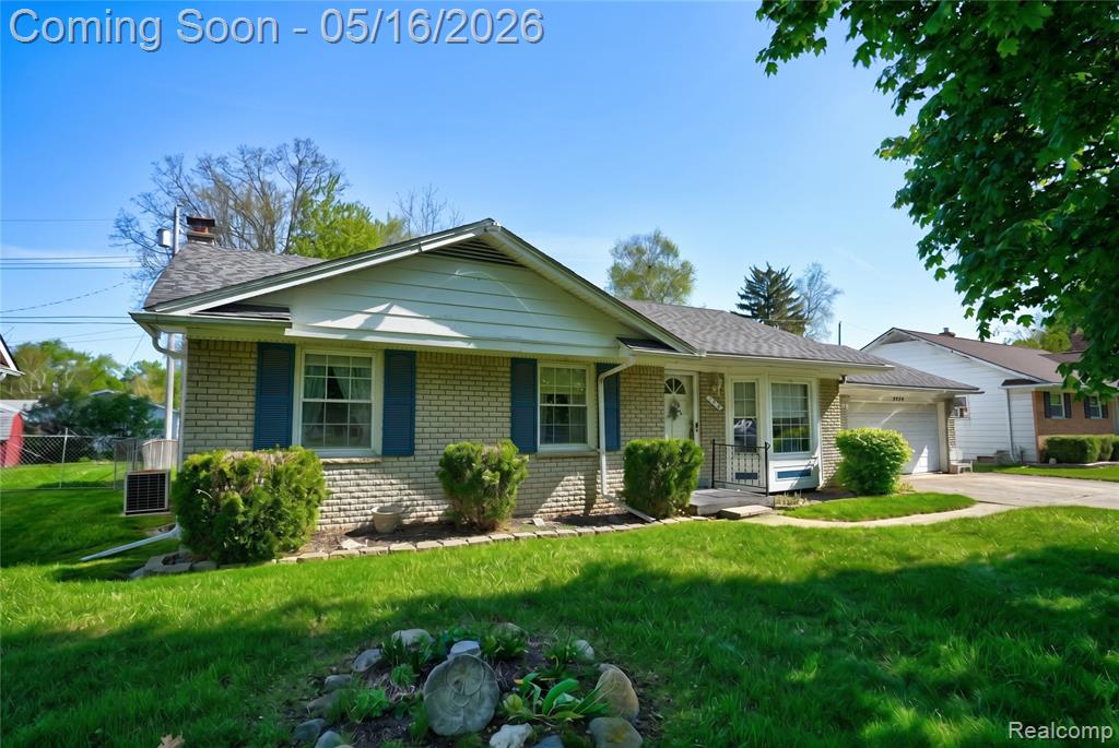 1424 West Judd Road Flint, MI 48507 - Photo 1 of 26