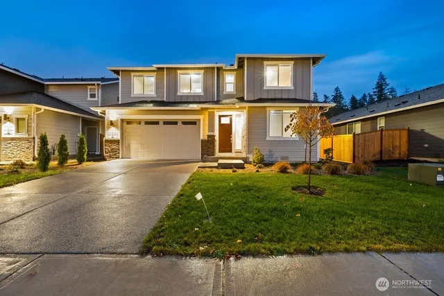 a view of a house with a yard
