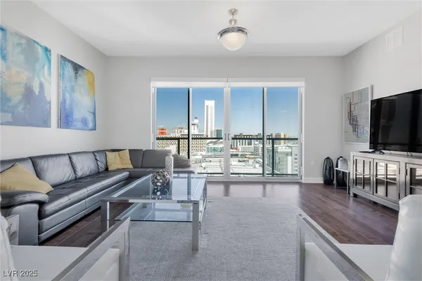 $2,695 | 150 South Las Vegas Boulevard, Unit 1506, Las Vegas, NV 89101