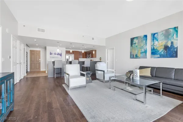 $2,695 | 150 South Las Vegas Boulevard, Unit 1506, Las Vegas, NV 89101