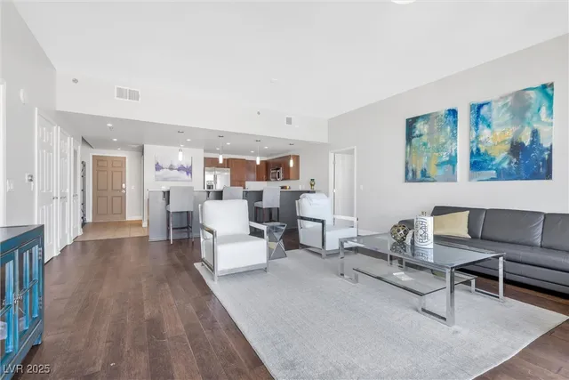 $2,895 | 150 South Las Vegas Boulevard, Unit 1506, Las Vegas, NV 89101