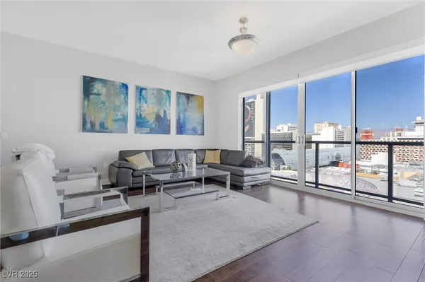 $2,695 | 150 South Las Vegas Boulevard, Unit 1506, Las Vegas, NV 89101