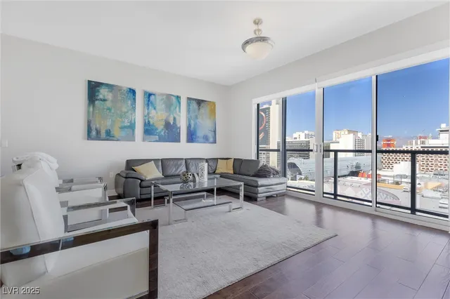 $2,895 | 150 South Las Vegas Boulevard, Unit 1506, Las Vegas, NV 89101