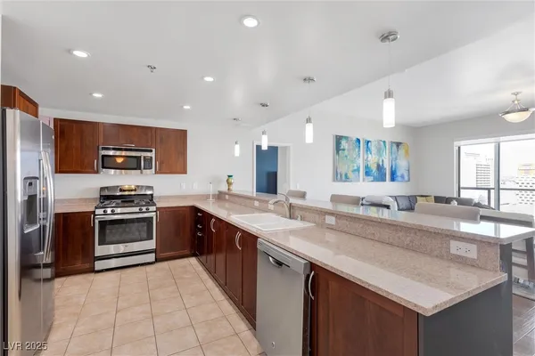 $2,695 | 150 South Las Vegas Boulevard, Unit 1506, Las Vegas, NV 89101