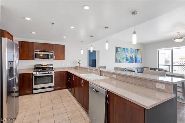 $2,895 | 150 South Las Vegas Boulevard, Unit 1506, Las Vegas, NV 89101