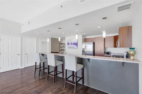 $2,695 | 150 South Las Vegas Boulevard, Unit 1506, Las Vegas, NV 89101