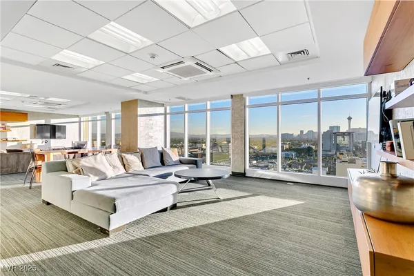 $2,695 | 150 South Las Vegas Boulevard, Unit 1506, Las Vegas, NV 89101