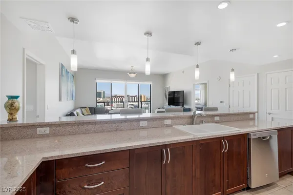 $2,695 | 150 South Las Vegas Boulevard, Unit 1506, Las Vegas, NV 89101