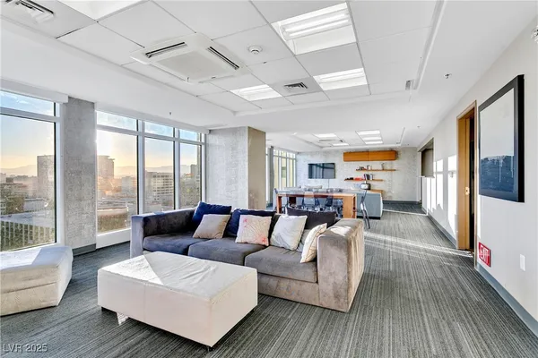 $2,695 | 150 South Las Vegas Boulevard, Unit 1506, Las Vegas, NV 89101