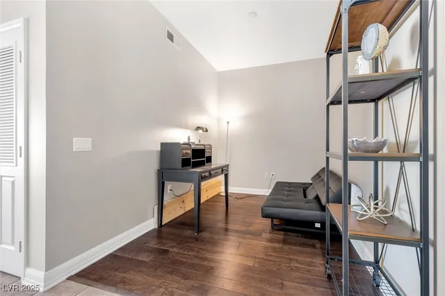 $2,895 | 150 South Las Vegas Boulevard, Unit 1506, Las Vegas, NV 89101