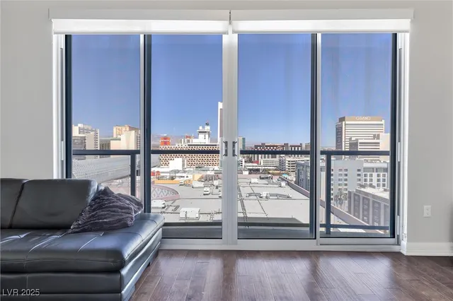 $2,895 | 150 South Las Vegas Boulevard, Unit 1506, Las Vegas, NV 89101