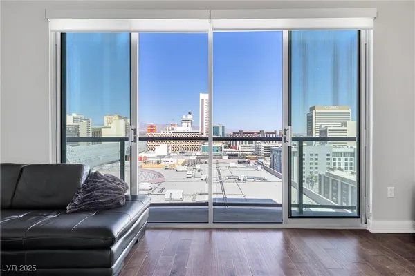 $2,695 | 150 South Las Vegas Boulevard, Unit 1506, Las Vegas, NV 89101