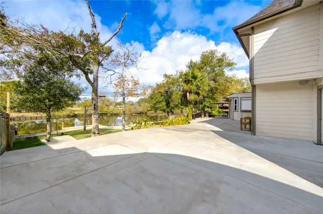 $574,999 | 303 Old Bayou Drive, Dickinson, TX 77539