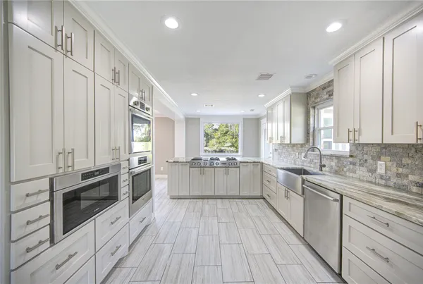 $554,999 | 303 Old Bayou Drive, Dickinson, TX 77539