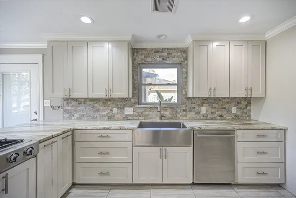 $554,999 | 303 Old Bayou Drive, Dickinson, TX 77539