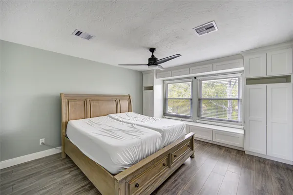 $554,999 | 303 Old Bayou Drive, Dickinson, TX 77539