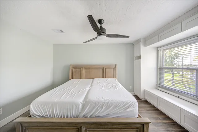 $574,999 | 303 Old Bayou Drive, Dickinson, TX 77539