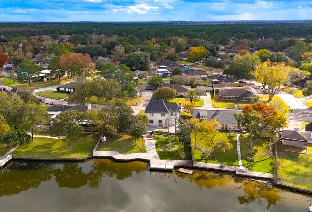 $574,999 | 303 Old Bayou Drive, Dickinson, TX 77539