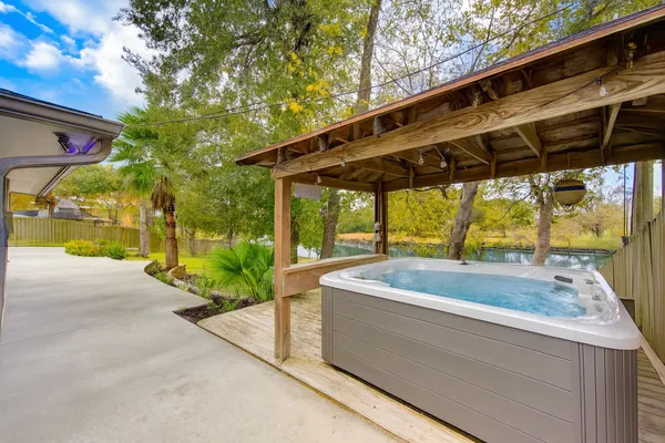 $554,999 | 303 Old Bayou Drive, Dickinson, TX 77539
