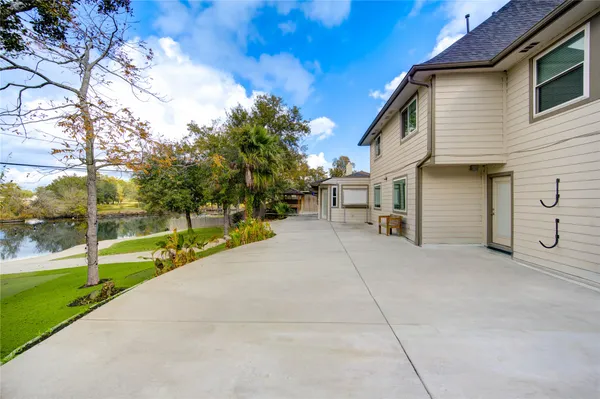 $554,999 | 303 Old Bayou Drive, Dickinson, TX 77539