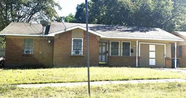 a house view with a outdoor space