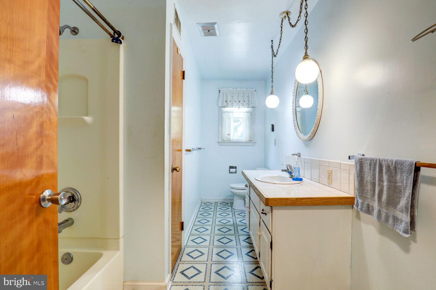 125 Bomberger Road Akron, PA 17501 - Photo 21 of 42 Full Bathroom