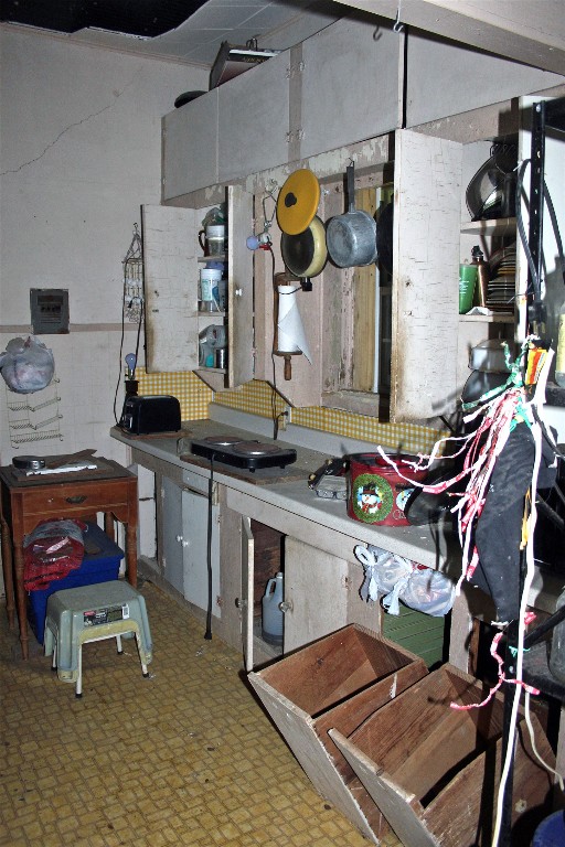 7887 Pettytown Road Red Rock, TX 78662 - Photo 22 of 26 a room with musical instruments