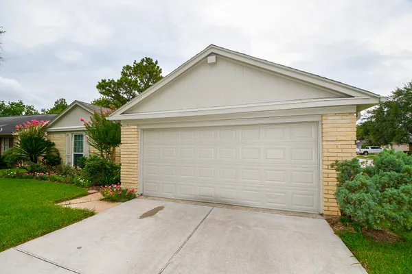 front view of house with a yard