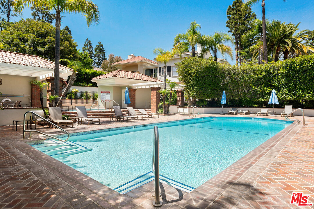 2125 Ridge Drive Los Angeles, CA 90049 - Photo 30 of 32