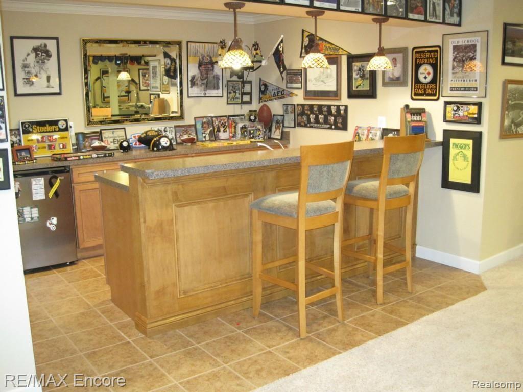 3687 Tremonte Circle, Unit 73 Rochester, MI 48306 - Photo 32 of 43 Basement bar