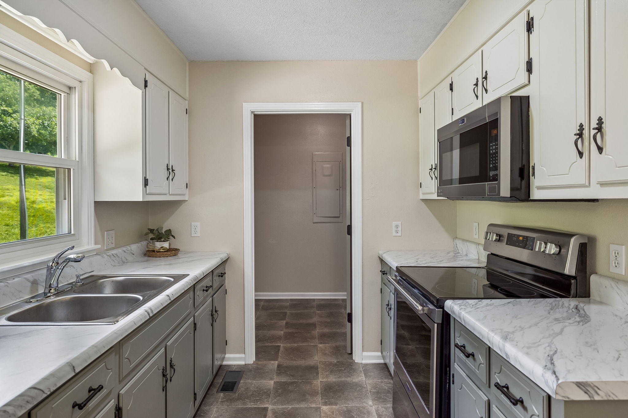 14 Morris Lane Carthage, TN 37030 - Photo 21 of 31 a kitchen that has a sink and a stove