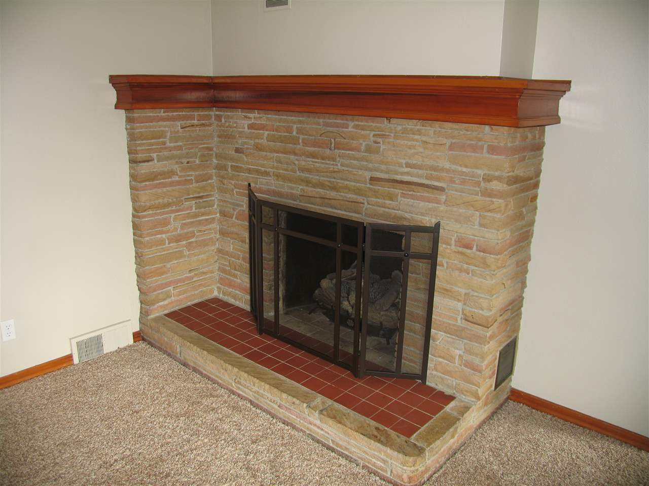 2624 Spring Street Fort Wayne, IN 46808 - Photo 8 of 26 Gallery Image 8