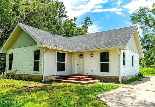 $230,000 | 6535 Lakeshore Road, Bay St. Louis, MS 39520