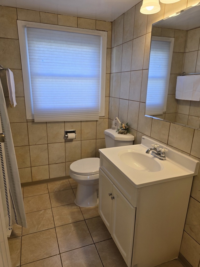 3618 148th Street Midlothian, IL 60445 - Photo 16 of 22 a bathroom with a sink toilet and mirror