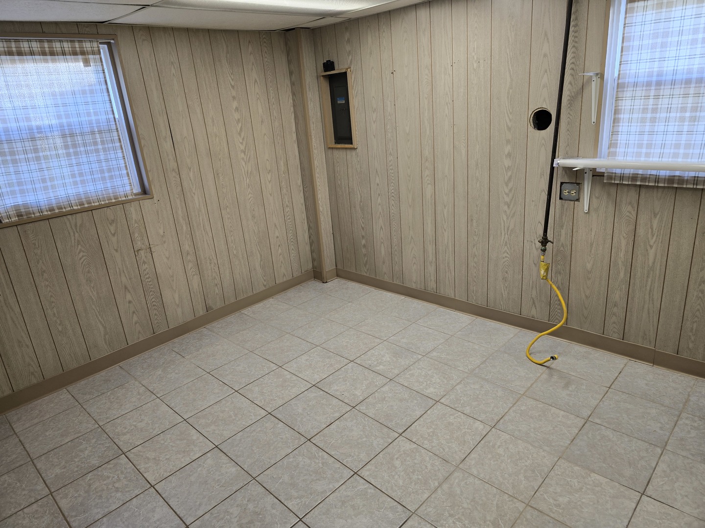 3618 148th Street Midlothian, IL 60445 - Photo 18 of 22 an empty room with wooden floor