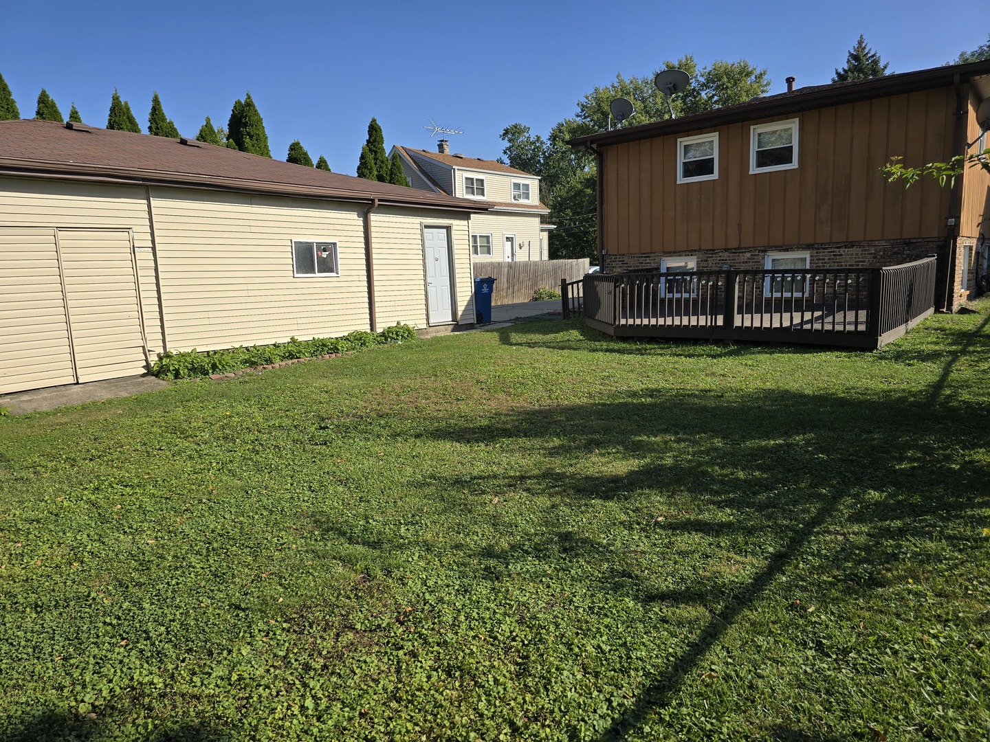 3618 148th Street Midlothian, IL 60445 - Photo 22 of 22 a front view of a house with a garden