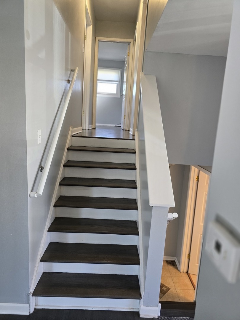 3618 148th Street Midlothian, IL 60445 - Photo 7 of 22 a view of entryway