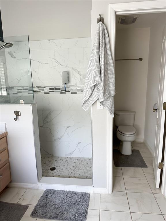 33632 Wesley Road Eustis, FL 32736 - Photo 23 of 34 a view of a bathroom with a shower and a toilet