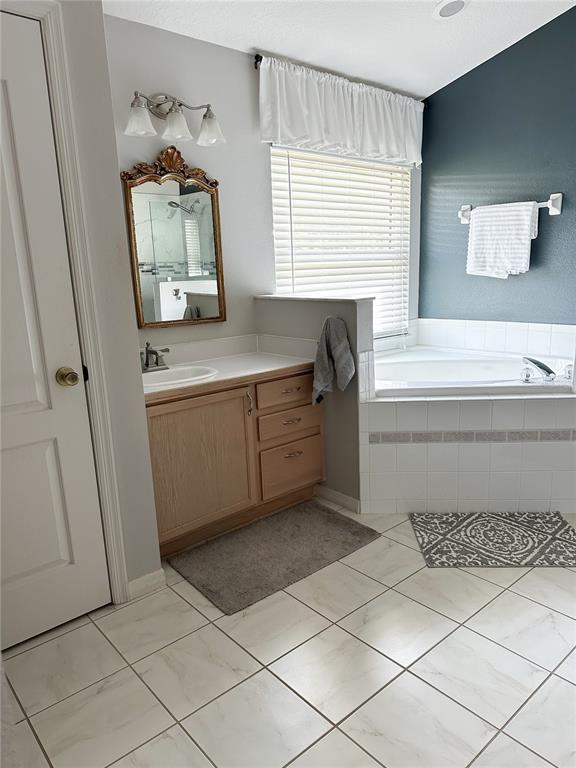 33632 Wesley Road Eustis, FL 32736 - Photo 24 of 34 a bathroom with a bathtub sink and mirror