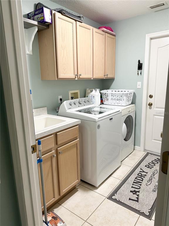 33632 Wesley Road Eustis, FL 32736 - Photo 32 of 34 a utility room with a sink a washer and dryer