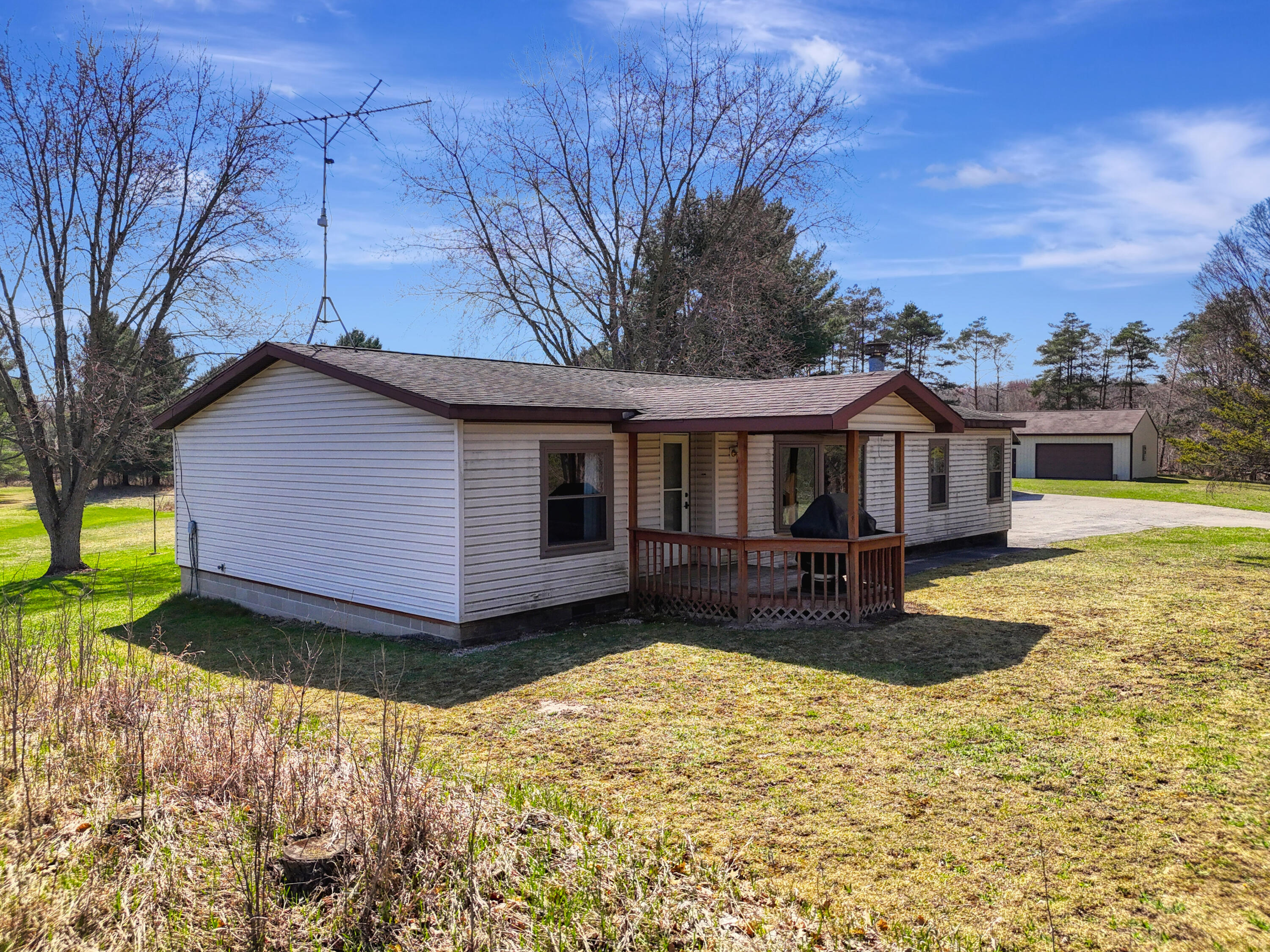16583 10 Mile Road Reed City, MI 49677 - Photo 3 of 46 DJI_20240316114018_0333_D