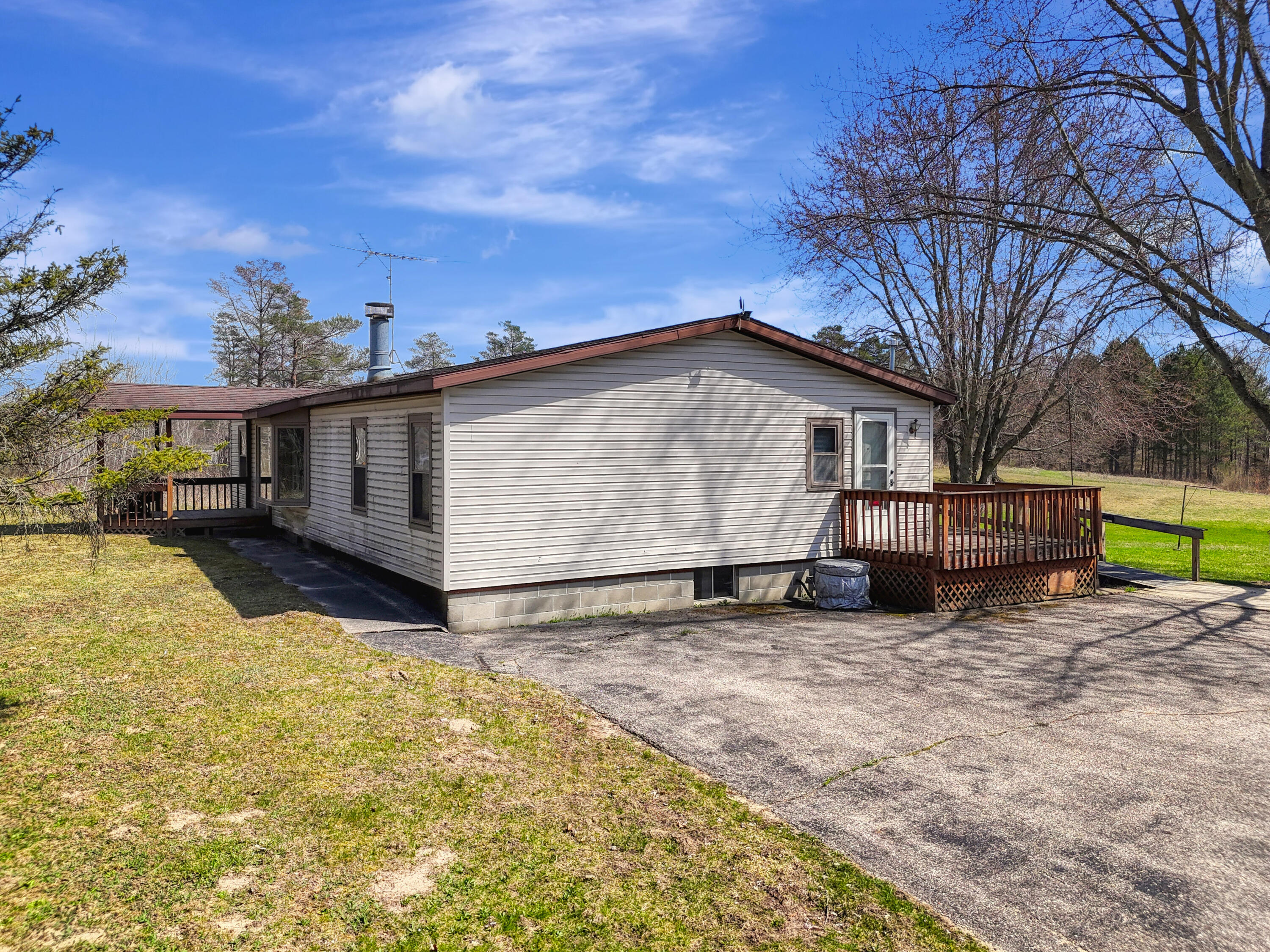 16583 10 Mile Road Reed City, MI 49677 - Photo 7 of 46 DJI_20240316114000_0332_D