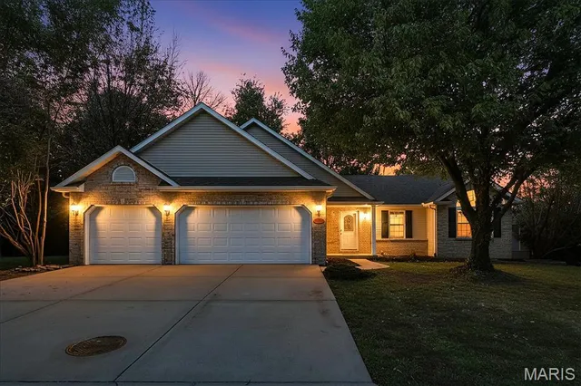 $380,000 | 260 Fairington Drive, Troy, IL 62294